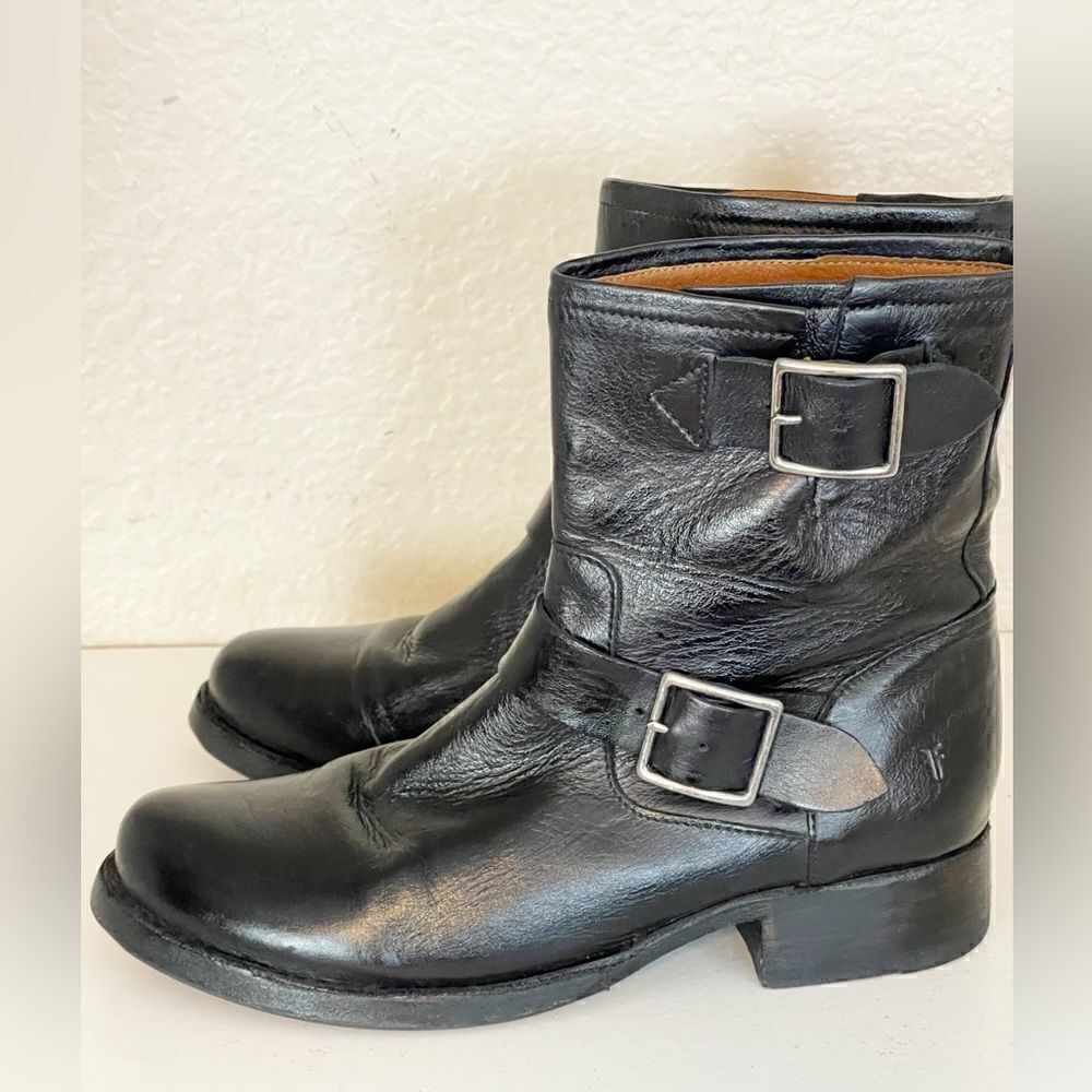 Frye Vicky Engineer Ankle Bootie. 7.5 - Picture 6 of 13